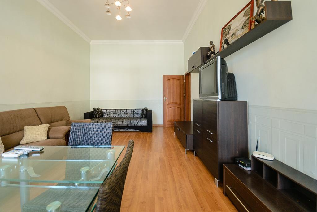 Ferienwohnung Простора 3 Кімнатна Біля Майдану Незалежності Kiew Exterior foto